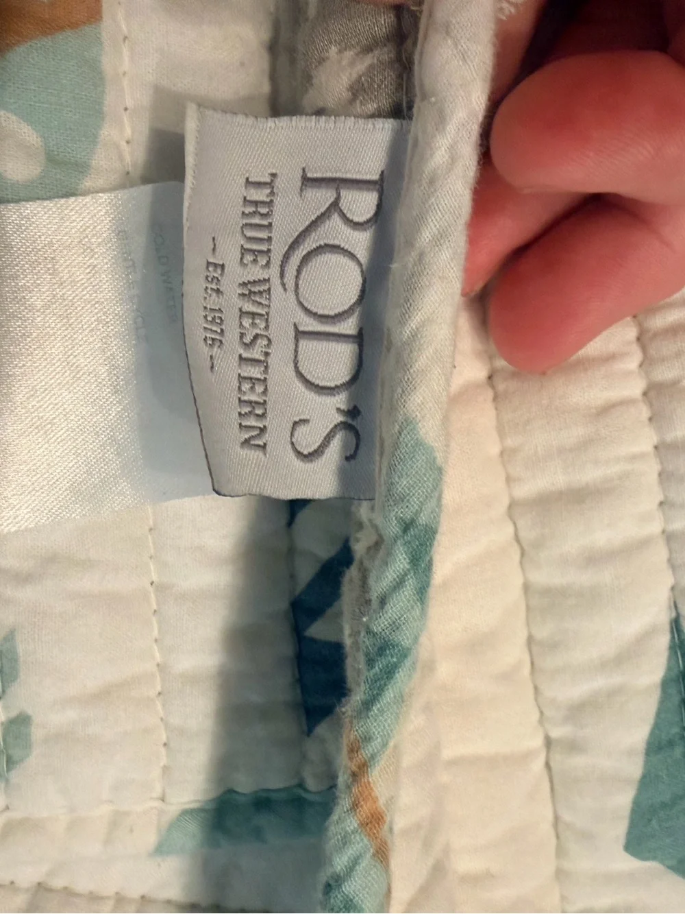Rod’s True Western Feather and Arrow print quilt in Cream, Teal & Mustard.